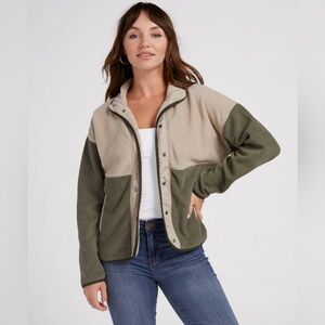 Herizon Women’s Tan Green Colorblock Fleece Snap Button Jacket Sz Medium NWOT
